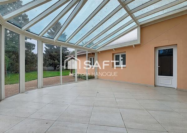 Maison familliale en centre  village