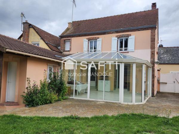 Maison familliale en centre  village