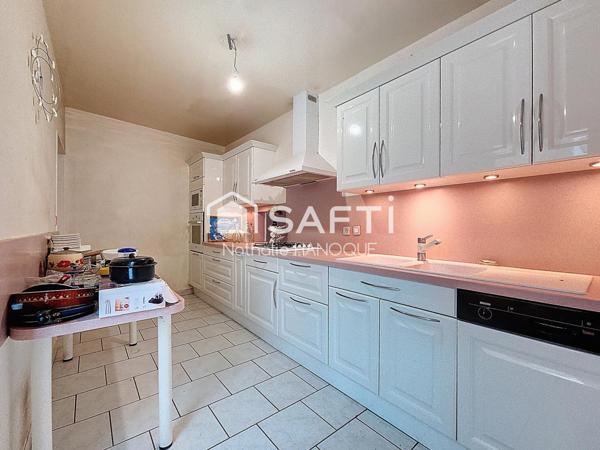 Maison familliale en centre  village