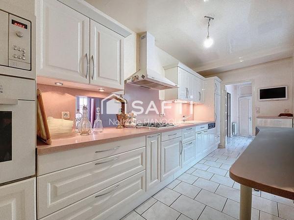 Maison familliale en centre  village