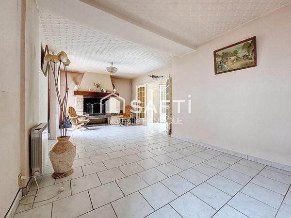 Maison familliale en centre  village