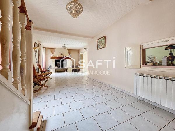 Maison familliale en centre  village