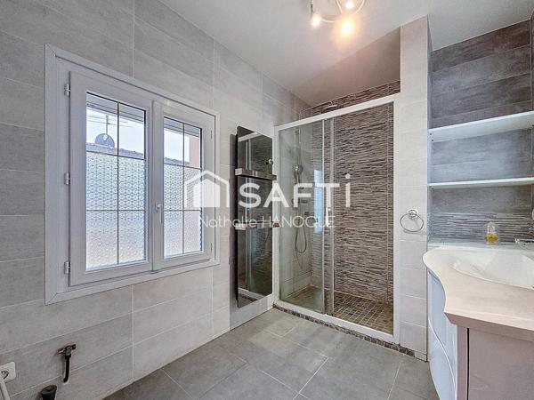 Maison familliale en centre  village