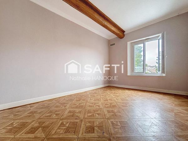 Maison familliale en centre  village