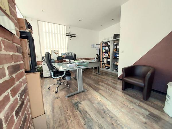 Quartier Saint Roch, bureau avec vitrine