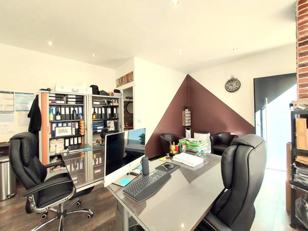 Quartier Saint Roch, bureau avec vitrine