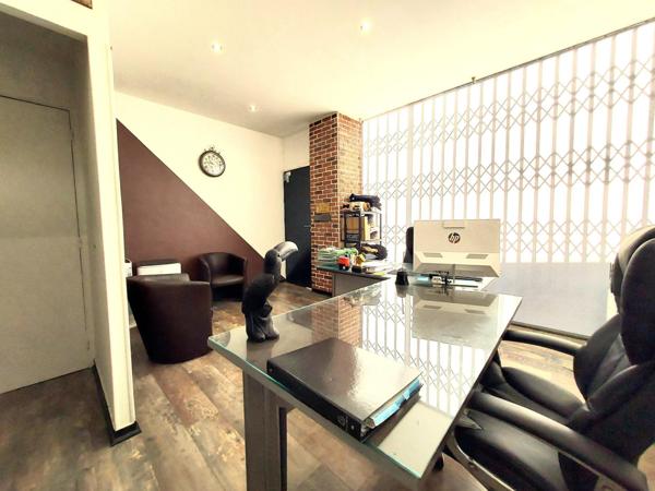 Quartier Saint Roch, bureau avec vitrine