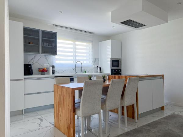 A VENDRE Maison moderne à vendre à Trélazé - 150 m² avec jardin et garage !