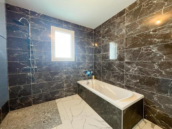 A VENDRE Maison moderne à vendre à Trélazé - 150 m² avec jardin et garage !