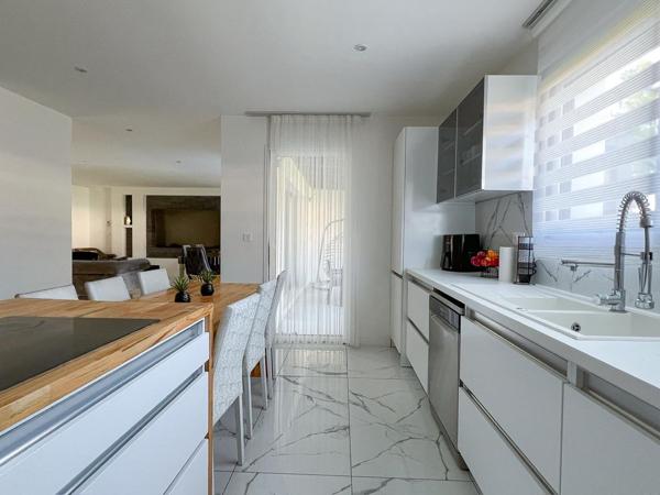 A VENDRE Maison moderne à vendre à Trélazé - 150 m² avec jardin et garage !