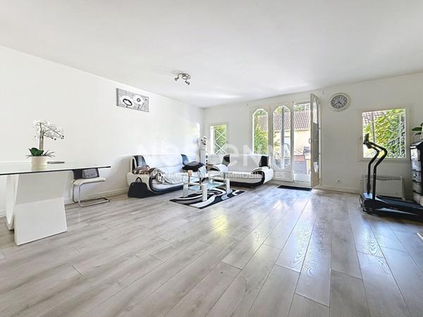 Montigny le Bretonneux Le Village - Maison 6 pièce(s) 4 chambres 91m²