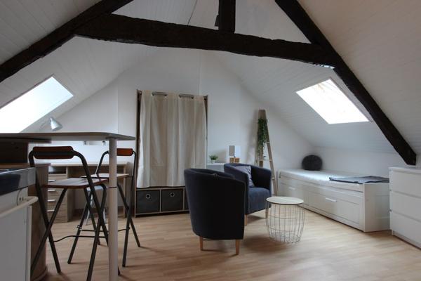 UN STUDIO MEUBLÉ EN HYPER-CENTRE DE QUIMPER. -