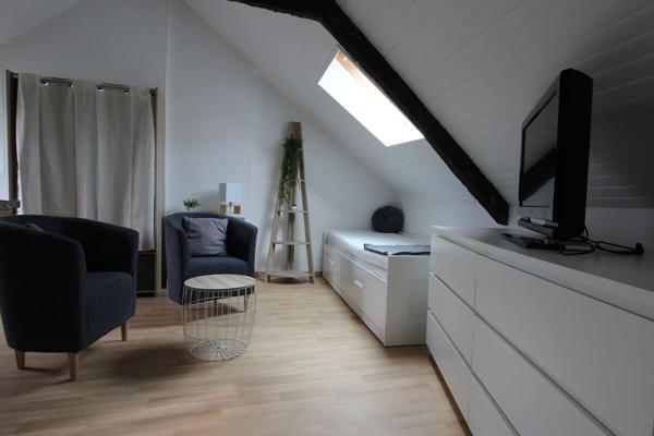 UN STUDIO MEUBLÉ EN HYPER-CENTRE DE QUIMPER. -
