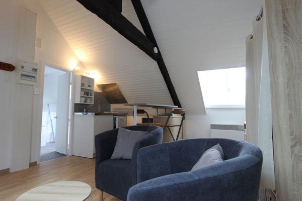UN STUDIO MEUBLÉ EN HYPER-CENTRE DE QUIMPER. -
