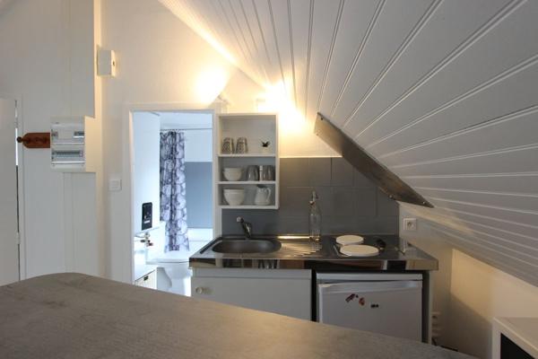 UN STUDIO MEUBLÉ EN HYPER-CENTRE DE QUIMPER. -