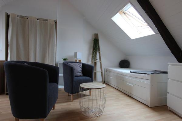 UN STUDIO MEUBLÉ EN HYPER-CENTRE DE QUIMPER. -