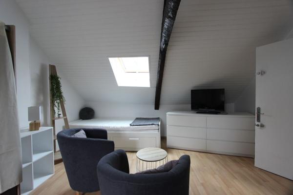 UN STUDIO MEUBLÉ EN HYPER-CENTRE DE QUIMPER. -