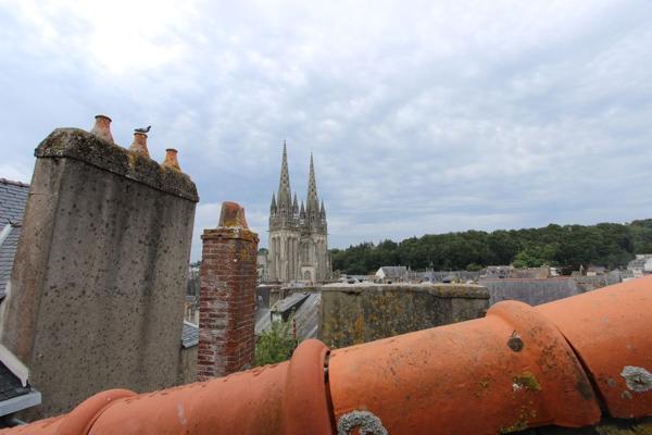 UN STUDIO MEUBLÉ EN HYPER-CENTRE DE QUIMPER. -