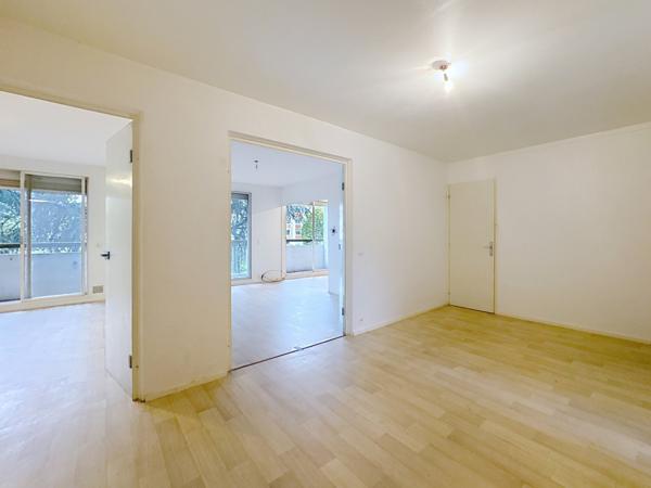 Bron (69500) T4 AVEC BALCON, CAVE ET PARKING