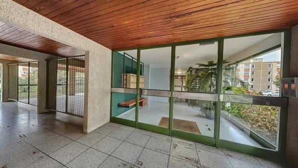 Bron (69500) T4 AVEC BALCON, CAVE ET PARKING