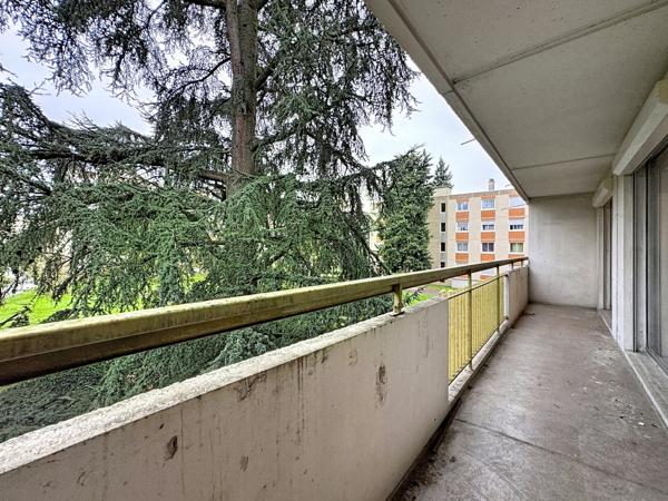 Bron (69500) T4 AVEC BALCON, CAVE ET PARKING