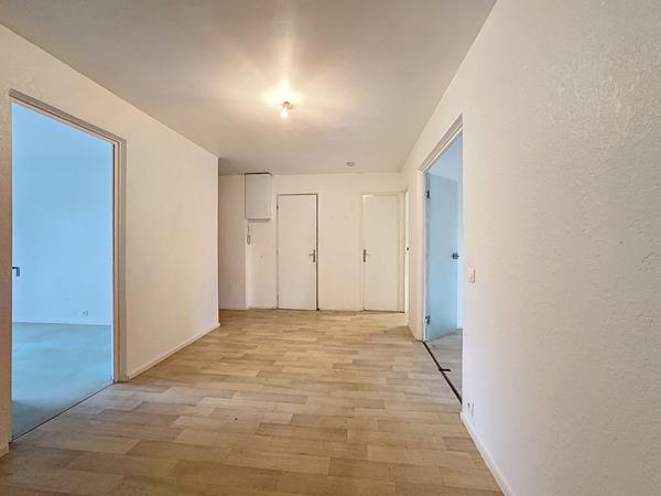 Bron (69500) T4 AVEC BALCON, CAVE ET PARKING