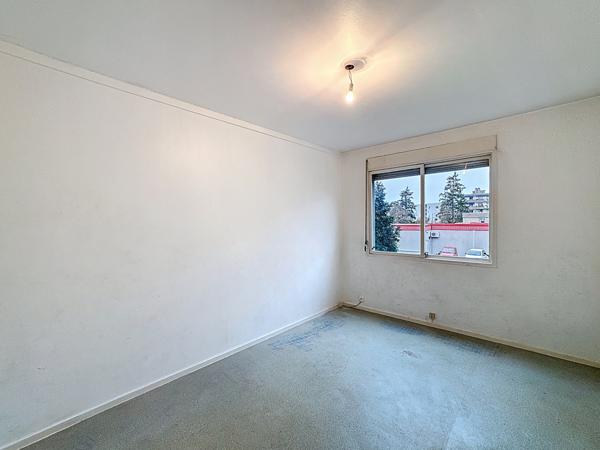 Bron (69500) T4 AVEC BALCON, CAVE ET PARKING