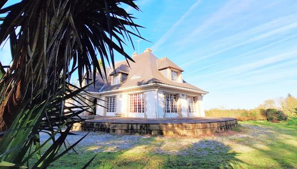 Pontivy, Charisme & Volume Pour Cette Elégante Traditionnelle de 230m² Sur Son Parc de 3500m²