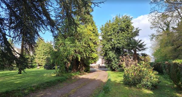 Pontivy, Charisme & Volume Pour Cette Elégante Traditionnelle de 230m² Sur Son Parc de 3500m²
