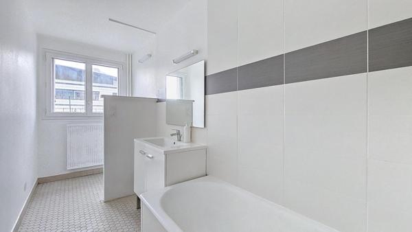 3 PIECES + BALCON + CAVE + PARKING