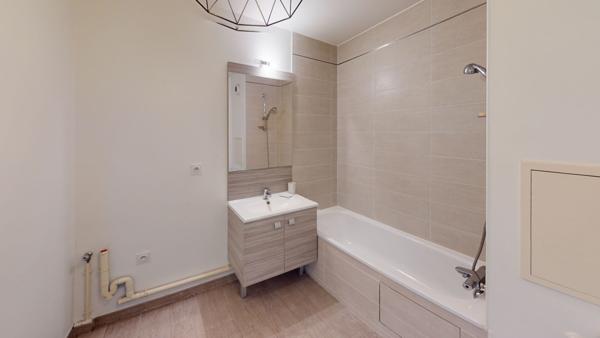 Lumineux Appartement 5 pièce(s) 93.80 m2 Ivry Sur Seine
