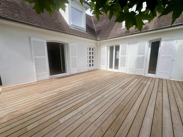 Vente                                                      Maison de ville
                        
                     5 pièces                      180 m2                     à Brive-la-Gaillarde