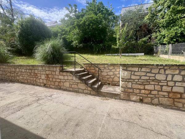 Vente                                                      Maison de ville
                        
                     5 pièces                      180 m2                     à Brive-la-Gaillarde