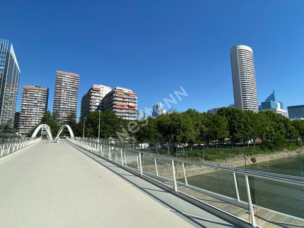 Puteaux : Dernier étage Terrasse, Appartement 3 /4 Pièces de 94 m² avec cave et Parking
