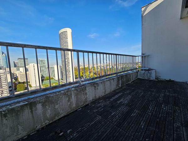 Puteaux : Dernier étage Terrasse, Appartement 3 /4 Pièces de 94 m² avec cave et Parking