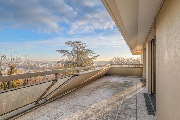 Appartement à vendre 4 pièces SAINTE-FOY-LES-LYON (69) 39 m2 terrasse vue panoramique