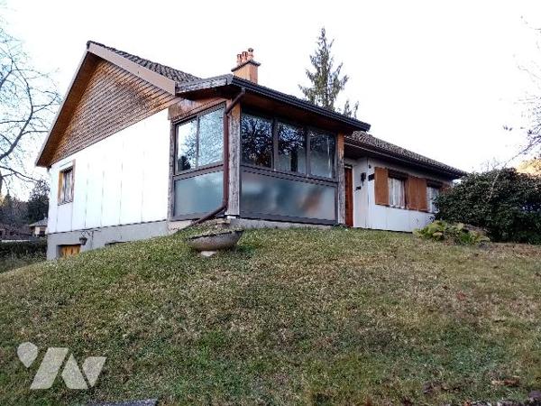 pavillon individuel sur terrain de  1391 m² élevé sur sous-sol , surface habitable environ 105 m²