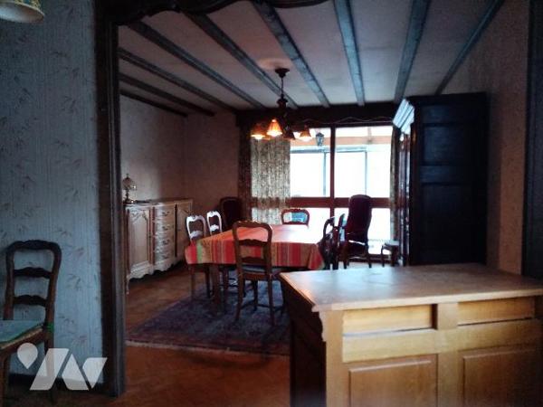 pavillon individuel sur terrain de  1391 m² élevé sur sous-sol , surface habitable environ 105 m²