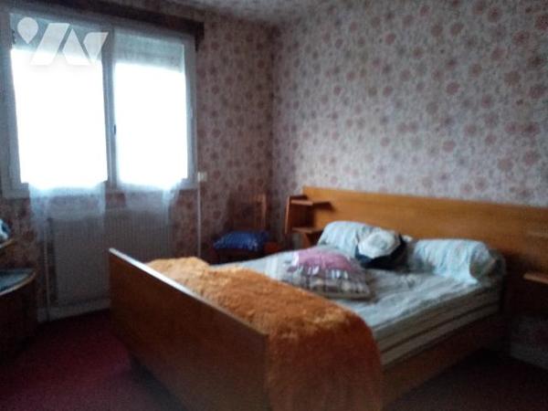 pavillon individuel sur terrain de  1391 m² élevé sur sous-sol , surface habitable environ 105 m²