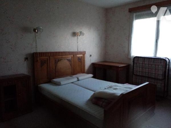 pavillon individuel sur terrain de  1391 m² élevé sur sous-sol , surface habitable environ 105 m²