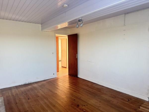 Propriété charentaise avec Maison de 125 m² et Grange de 346 m²
