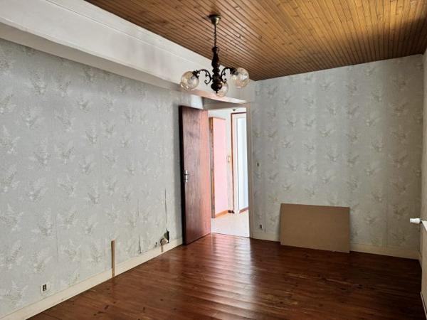 Propriété charentaise avec Maison de 125 m² et Grange de 346 m²