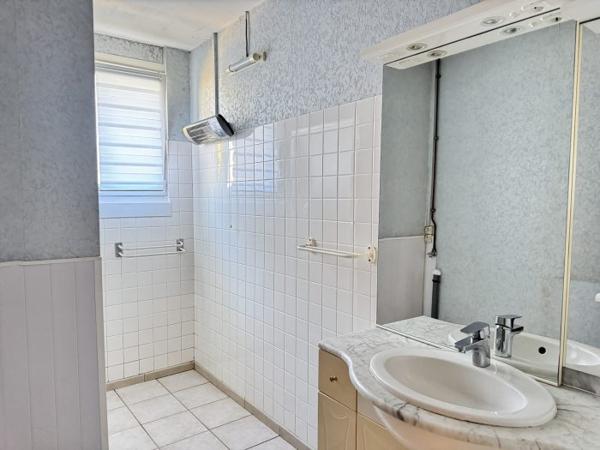 Propriété charentaise avec Maison de 125 m² et Grange de 346 m²