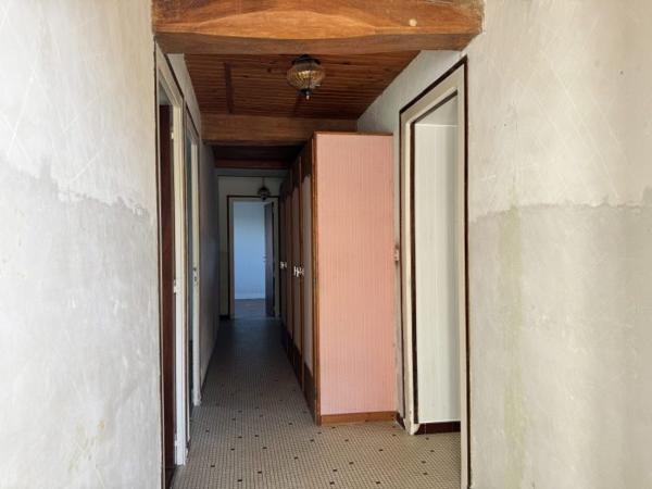 Propriété charentaise avec Maison de 125 m² et Grange de 346 m²