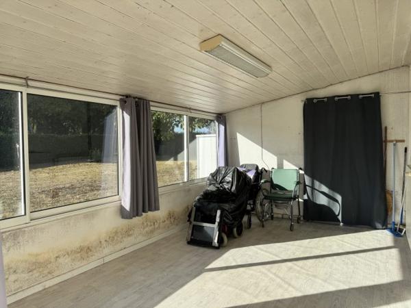 Propriété charentaise avec Maison de 125 m² et Grange de 346 m²