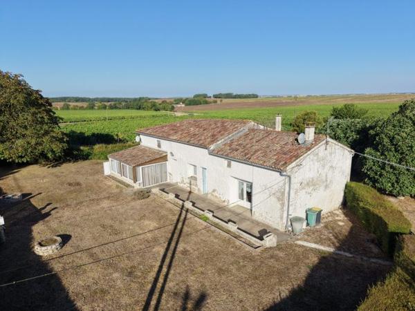 Propriété charentaise avec Maison de 125 m² et Grange de 346 m²