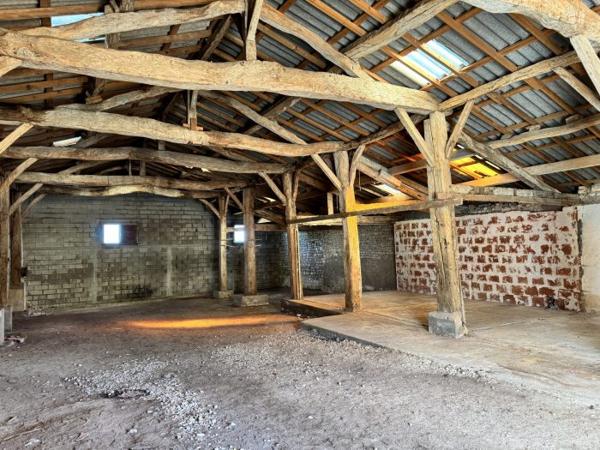 Propriété charentaise avec Maison de 125 m² et Grange de 346 m²