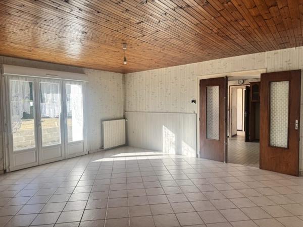 Propriété charentaise avec Maison de 125 m² et Grange de 346 m²