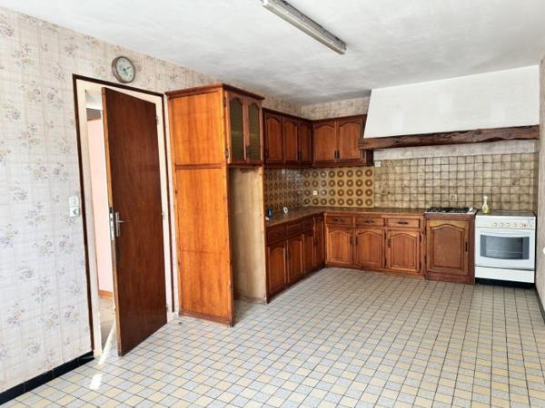 Propriété charentaise avec Maison de 125 m² et Grange de 346 m²