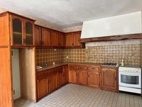 Propriété charentaise avec Maison de 125 m² et Grange de 346 m²